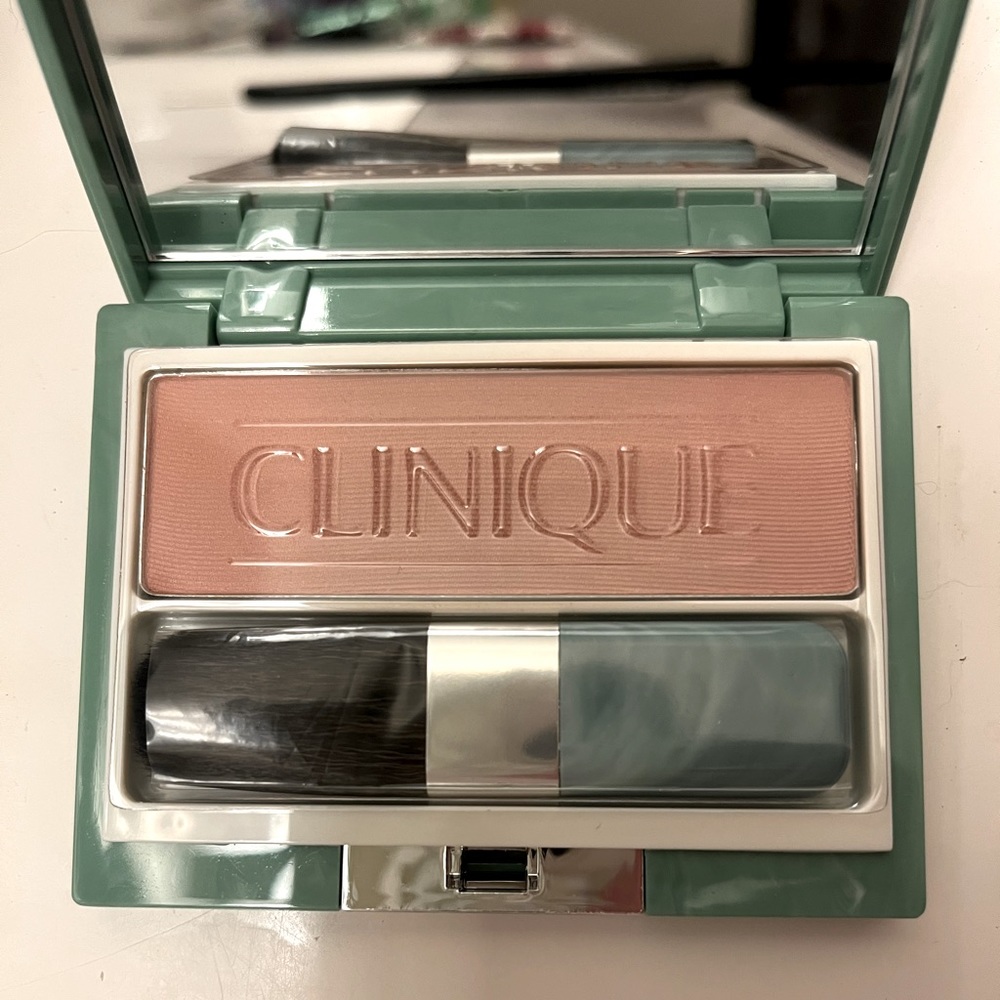 Clinque Blush in Pink Blush.